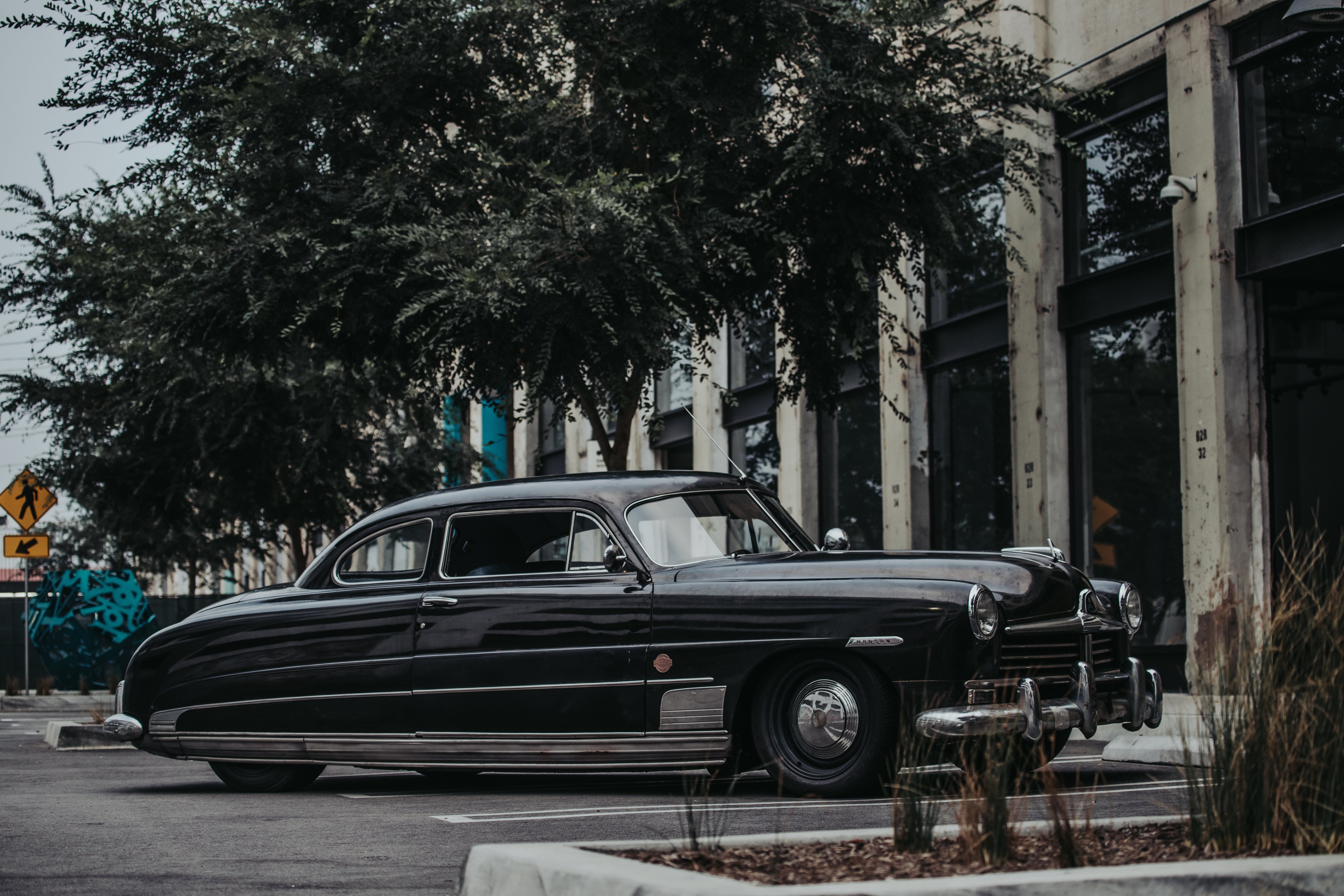 Гудзон еду на машине. 1949 Hudson Coupe. Хадсон автомобильная компания. Hudson Commodore eight Club Coupe by icon. Дай Хадсон машина.