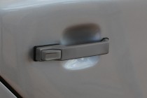 Land_Rover_NAS_110_ICON_Reformer_door_handle_thumb.jpg